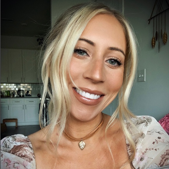 Meet your Posher, Ashley - Picture 1 of 1